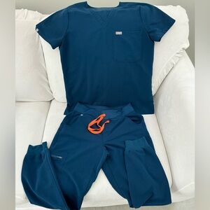 Women’s small Figs scrubs